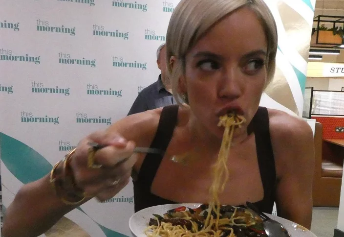 “Would you have married a man with no money?”, Lily Allen responds to her haters Picture of "Would you have married a man with no money?", Lily Allen responds to her haters