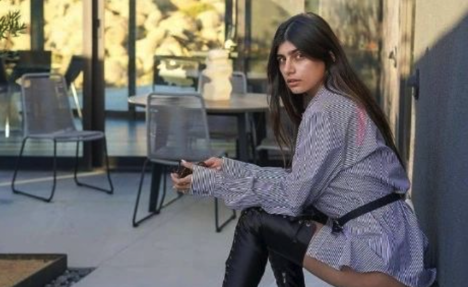 Picture of Mia Khalifa compares the army to OnlyFans and sparks web outrage!
