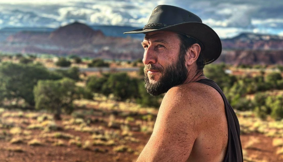 Picture of Is Pablo Schreiber in a relationship in 2024 ?