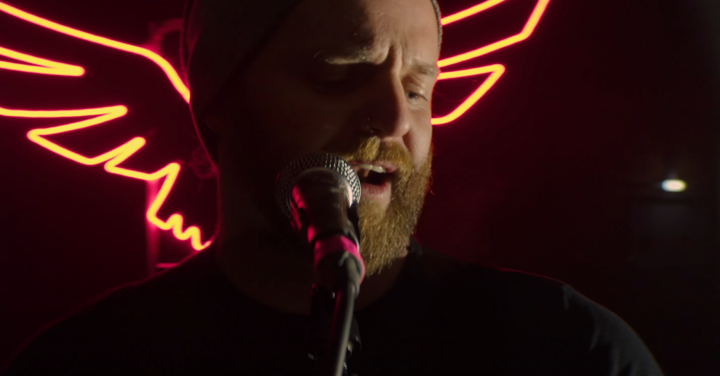 ROXTON unveils his poignant universe in the “ALL IN VAIN” clip Picture of ROXTON unveils his poignant universe in the "ALL IN VAIN" clip