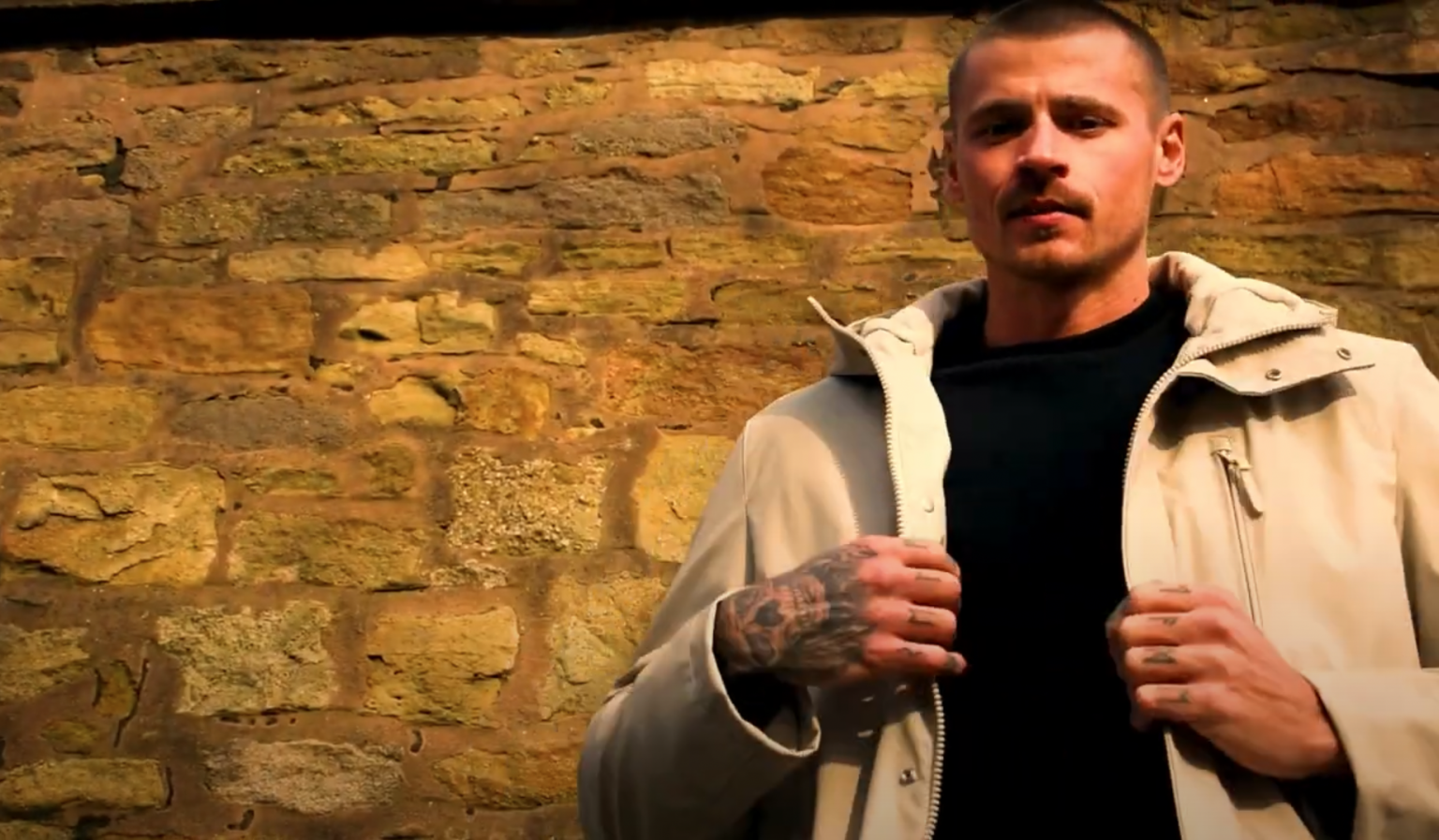 Picture of AzNa is a "WNDR" in his new video clip