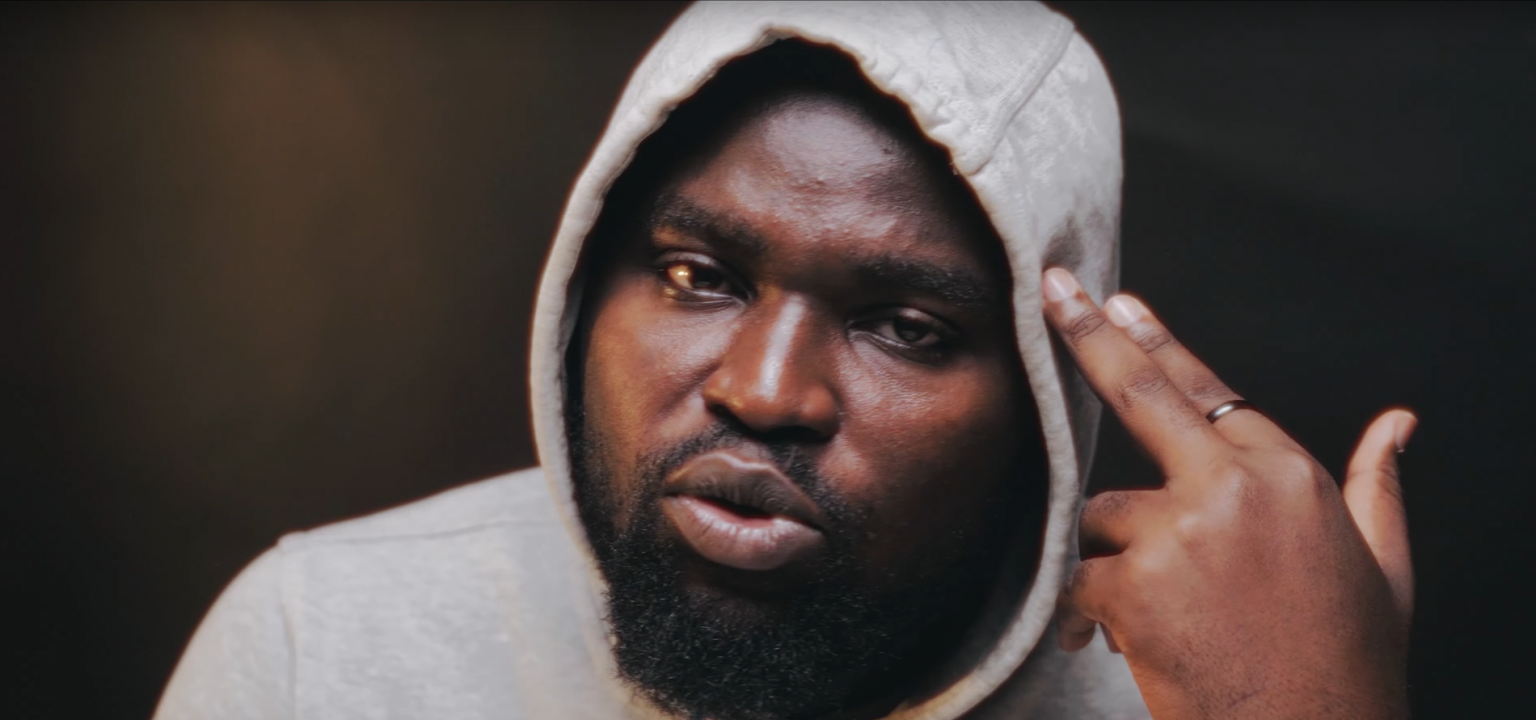 Eric Hazael hits the nail on the head with “Bullet In My Brain” Photo de Eric Hazael hits the nail on the head with "Bullet In My Brain"