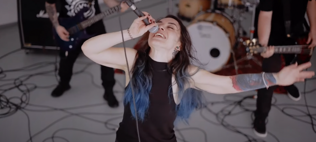 Picture of Fati Morgana is dazzling in her new video "Shine"