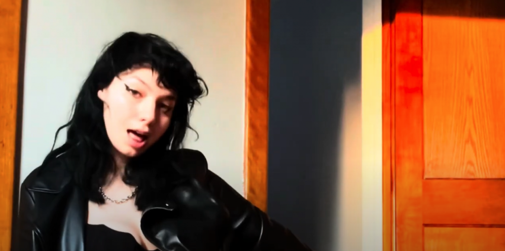 Morath, irresistible in her new video “Hell of a Time” Picture of Morath, irresistible in her new video "Hell of a Time"