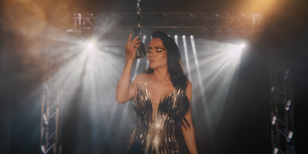 Let yourself be captivated by Elena Deva and her new video “Follow me”