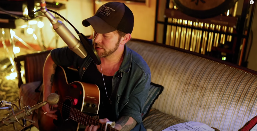 Let yourself be enchanted by Matthew Mayfield’s sublime voice with “Rock n Roll Can’t Save Me” Picture of Let yourself be enchanted by Matthew Mayfield's sublime voice with "Rock n Roll Can't Save Me"