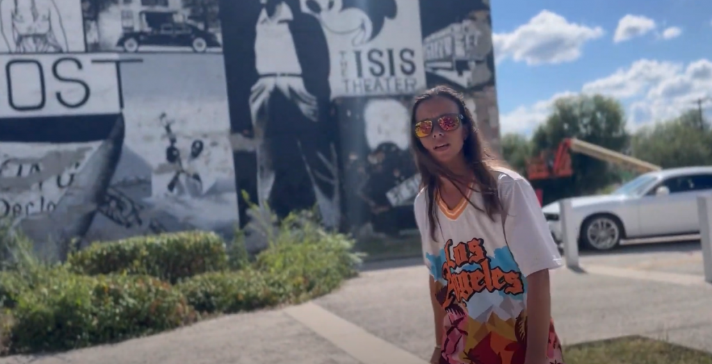 Mary Marshall, formidable in her new “Walk On” video Photo de Mary Marshall, formidable in her new "Walk On" video