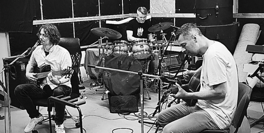 Be dazzled by “The Projector”, the new music video from Long Term Parking Picture of Be dazzled by "The Projector", the new music video from Long Term Parking