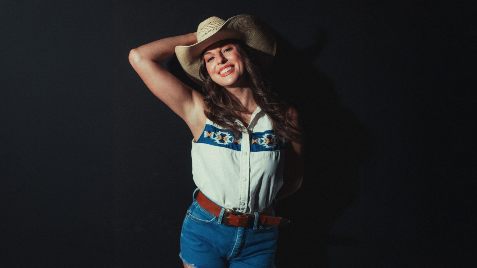 Let yourself be seduced by Kristen Foreman and her new music video “Pedal Steel Me Away” Picture of Let yourself be seduced by Kristen Foreman and her new music video "Pedal Steel Me Away"