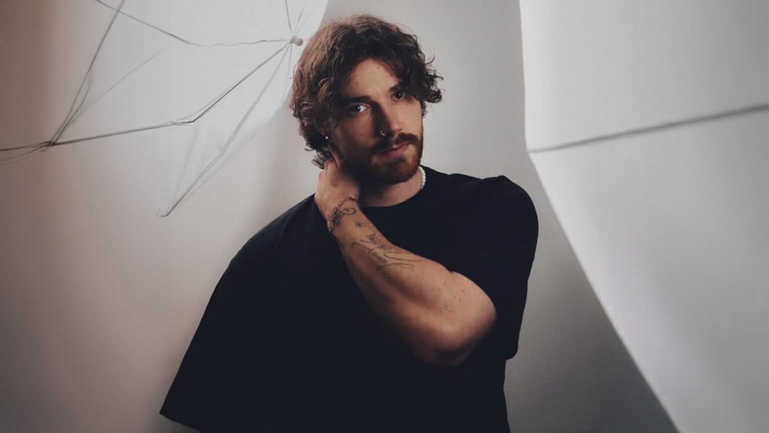 Polar sings for his ex – and we love it! Picture of Polar sings for his ex - and we love it!