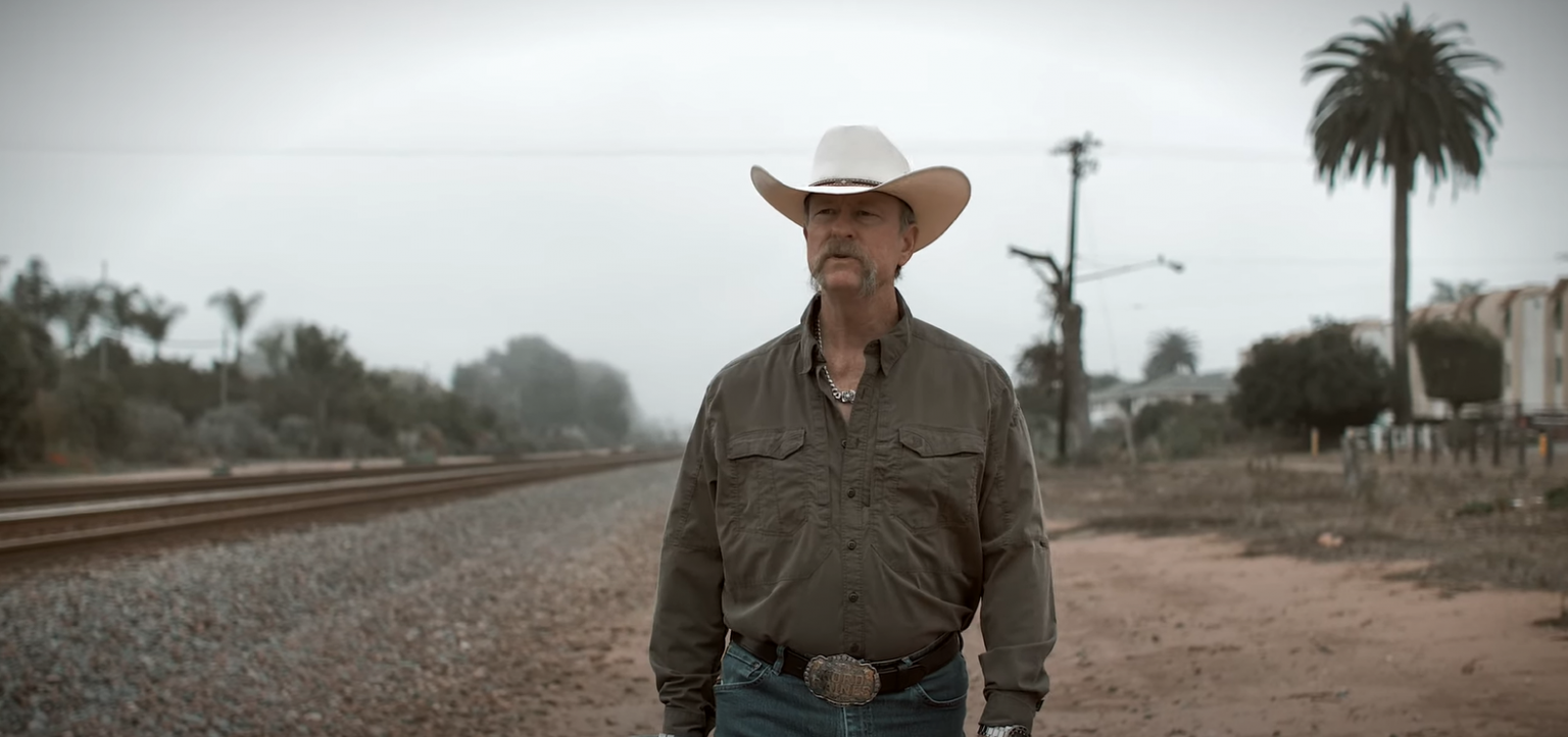 Kord Raines Rides the Rails of Nostalgia in « The Gone Side » Picture of Kord Raines Rides the Rails of Nostalgia in « The Gone Side »