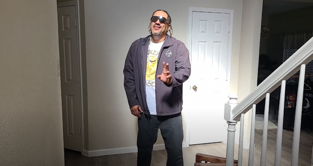 « SLIDE HEAVY » : SMIDRO Rides the Beat Like a Boss