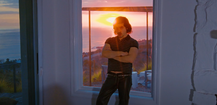 “Sail Away”: EVRO lets love drift