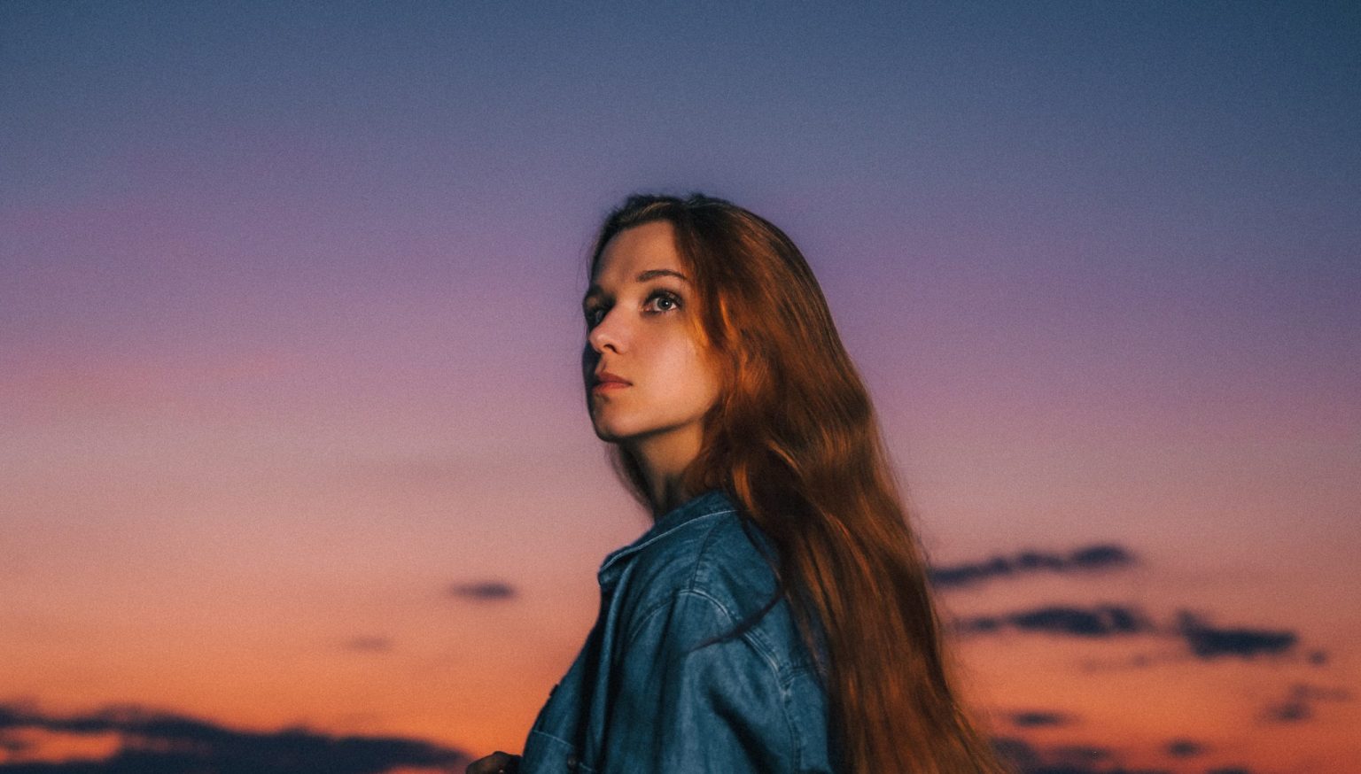 🇫🇷 Orilia embrase nos âmes dans « Des cendres »