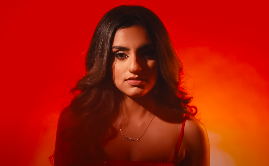 Karisna – “Should’ve Known”: when love holds you back instead of setting you free