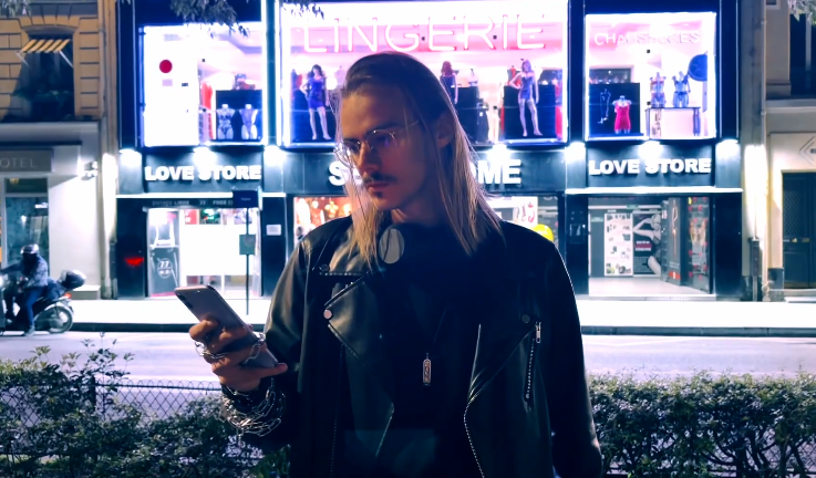 Star-Chaser stays « Still » and makes Pigalle vibrate